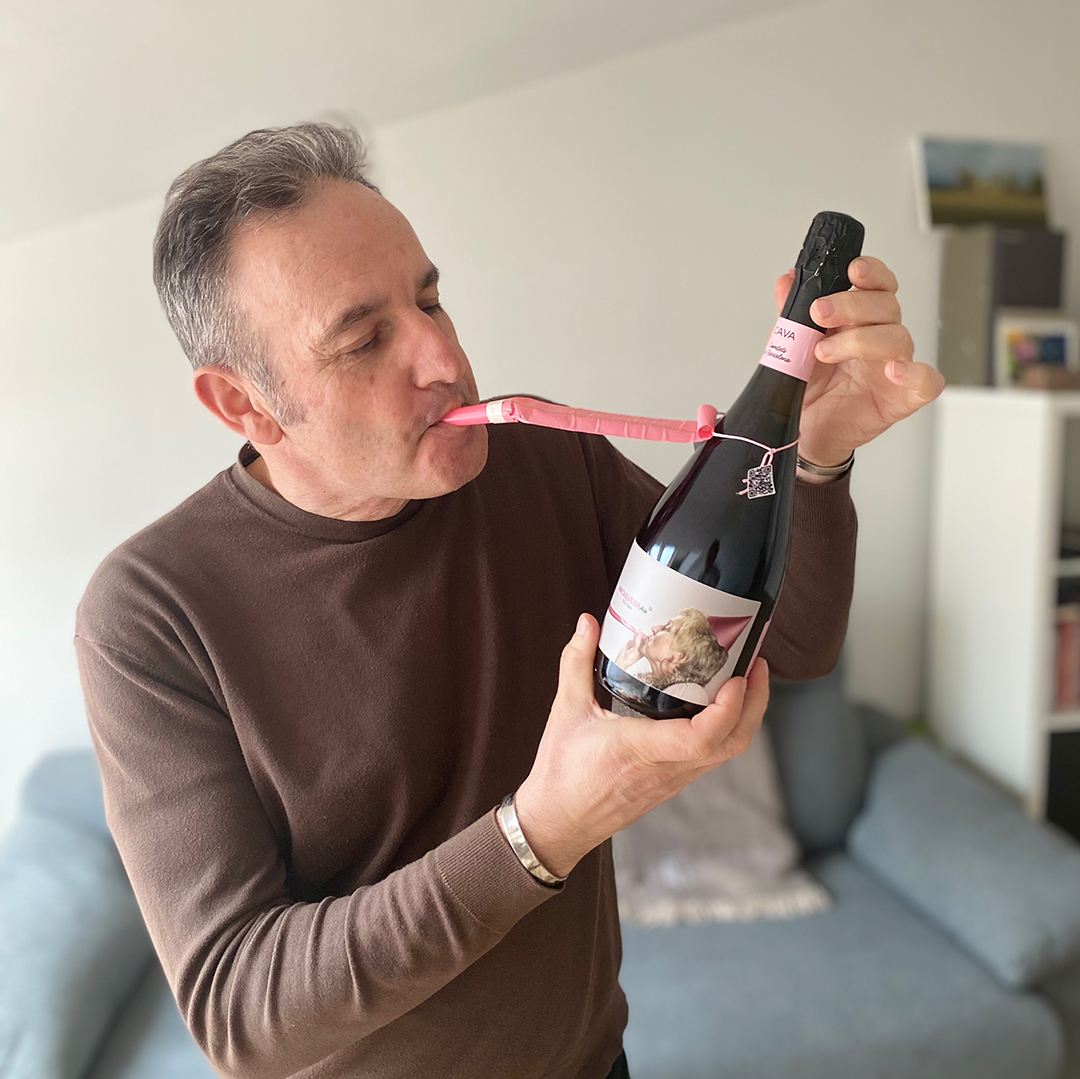 julian-odavoz-matasuegras